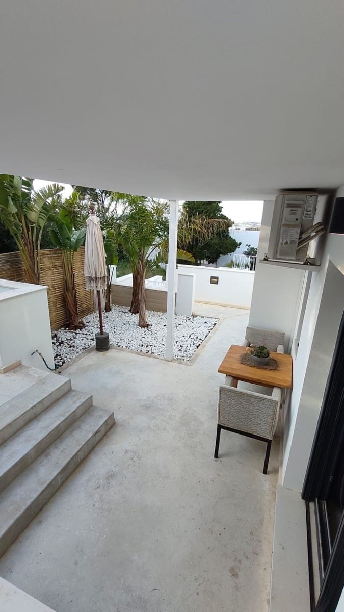 Flat for sale in Ibiza / Eivissa town with pool - € 350,000 (Ref: 9880557)