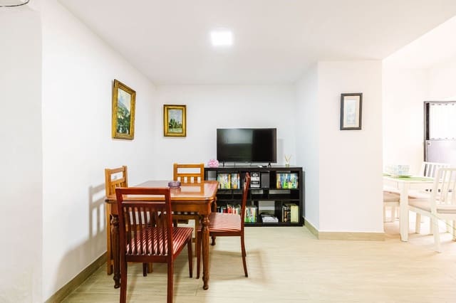 2 soverom Villa til salgs i Olias, Málaga by - € 195 000 (Ref: 9893693)
