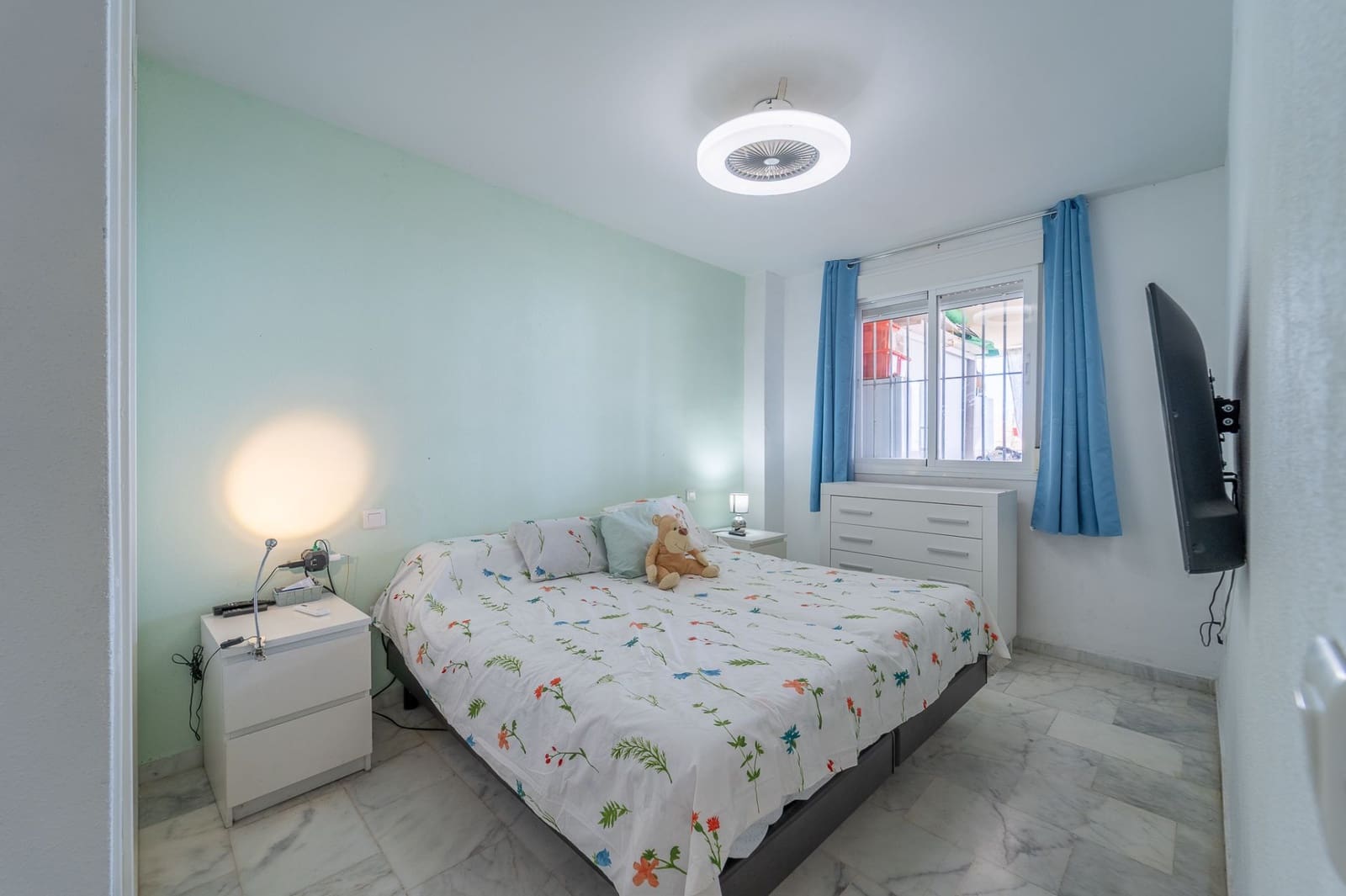 2 bedroom Flat for sale in Marbella with garage - € 240,000 (Ref: 9893694)
