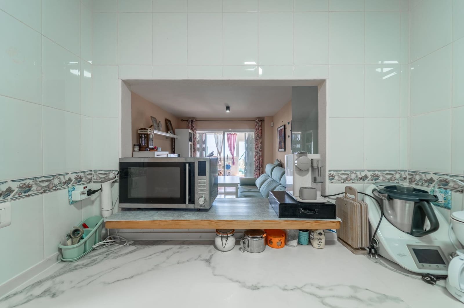 2 bedroom Flat for sale in Marbella with garage - € 240,000 (Ref: 9893694)