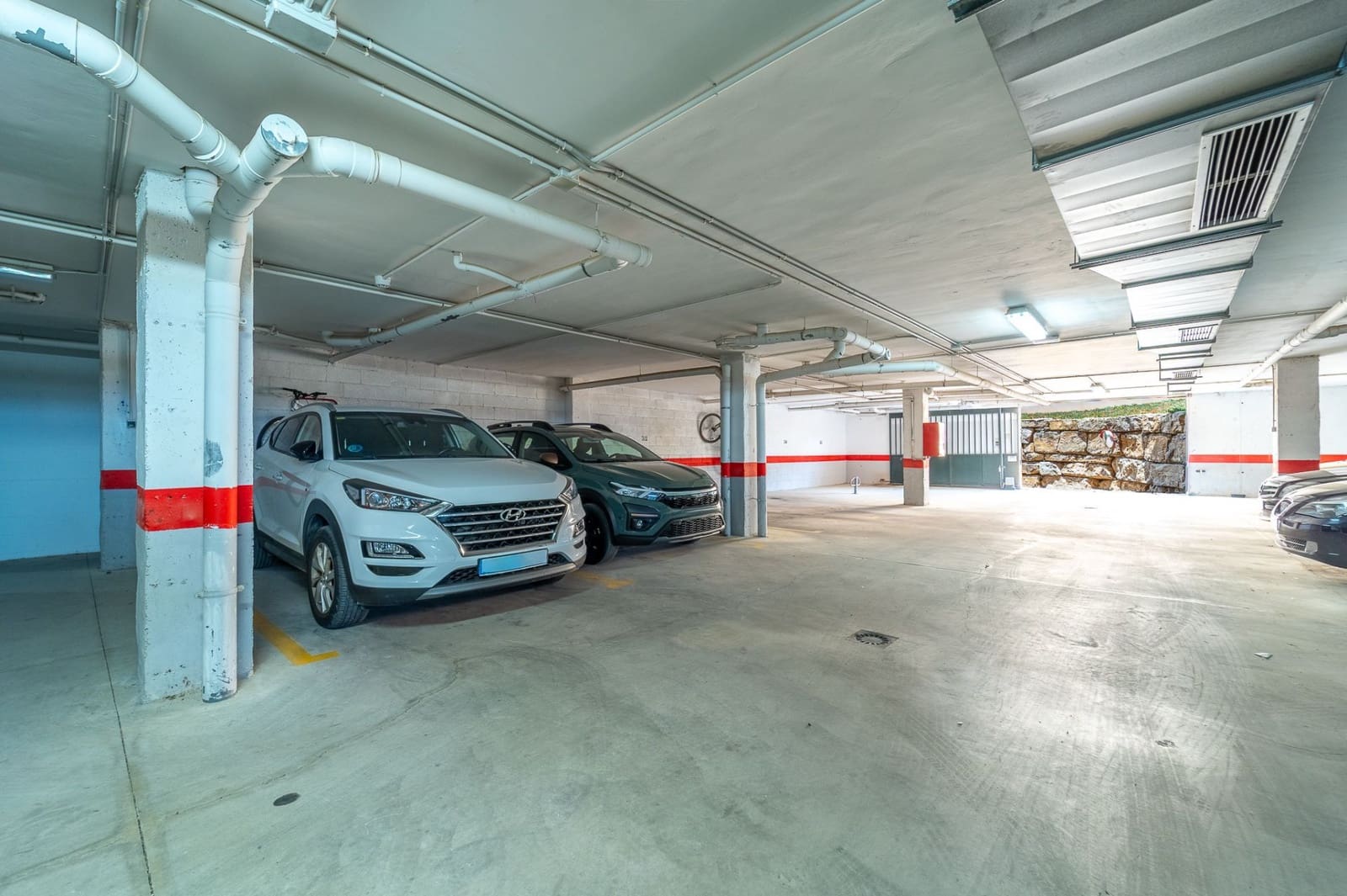 2 bedroom Flat for sale in Marbella with garage - € 240,000 (Ref: 9893694)