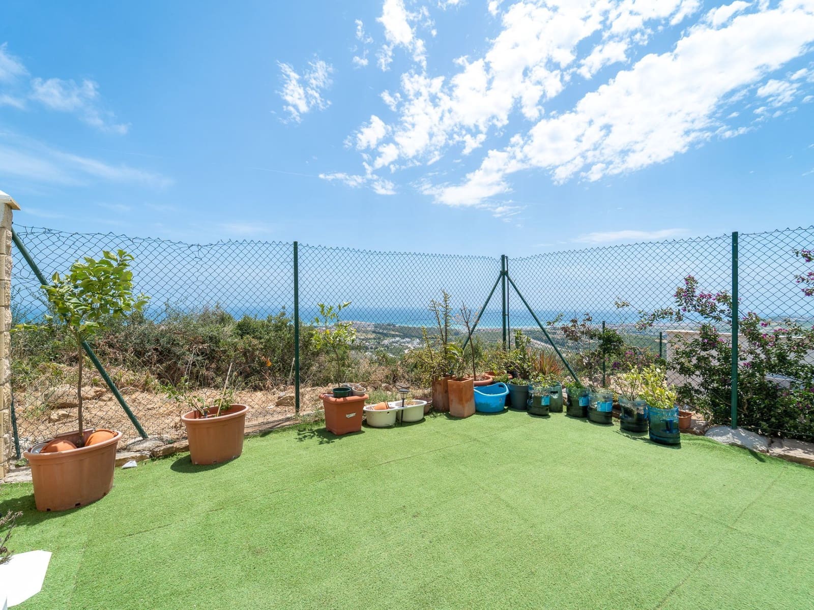 2 bedroom Flat for sale in Marbella with garage - € 240,000 (Ref: 9893694)