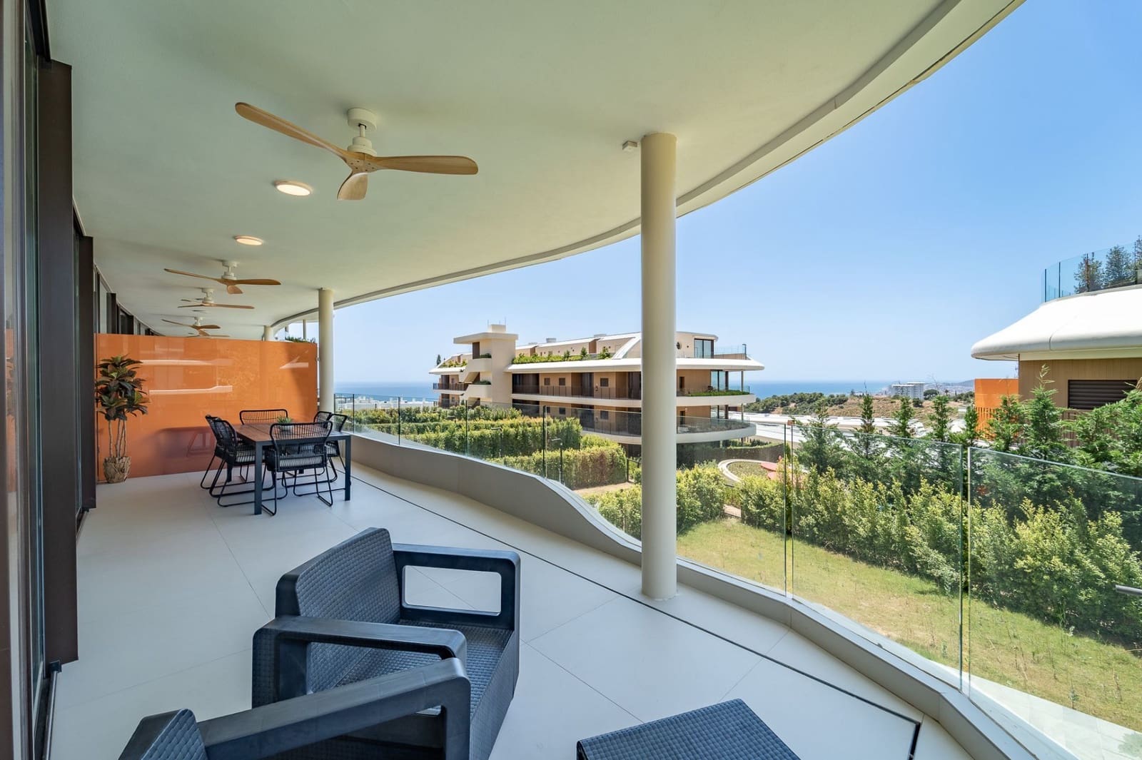 2 soveværelse Lejlighed til salg i Fuengirola med garage - € 599.990 (Ref: 9893695)