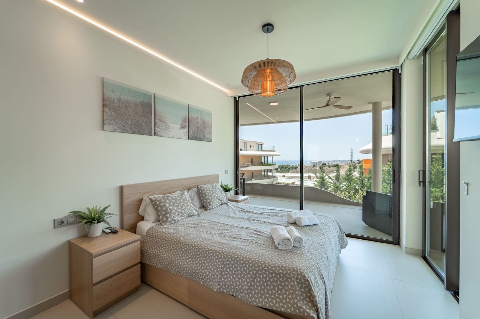 2 soveværelse Lejlighed til salg i Fuengirola med garage - € 599.990 (Ref: 9893695)