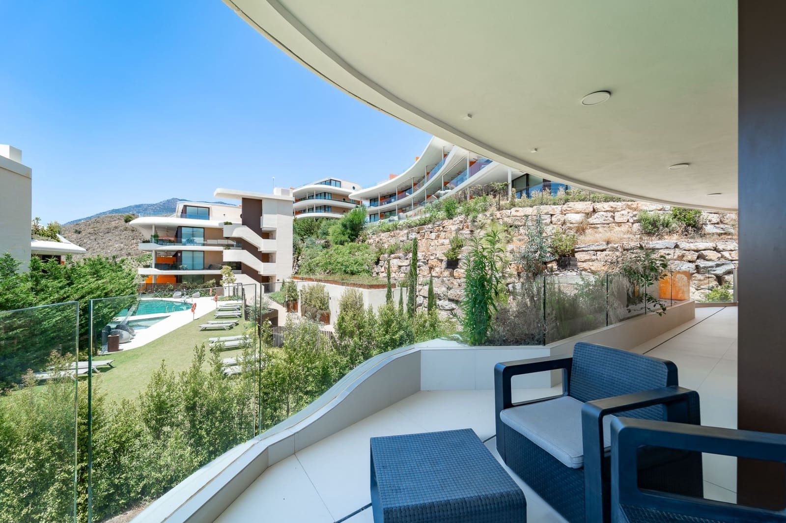2 soveværelse Lejlighed til salg i Fuengirola med garage - € 599.990 (Ref: 9893695)