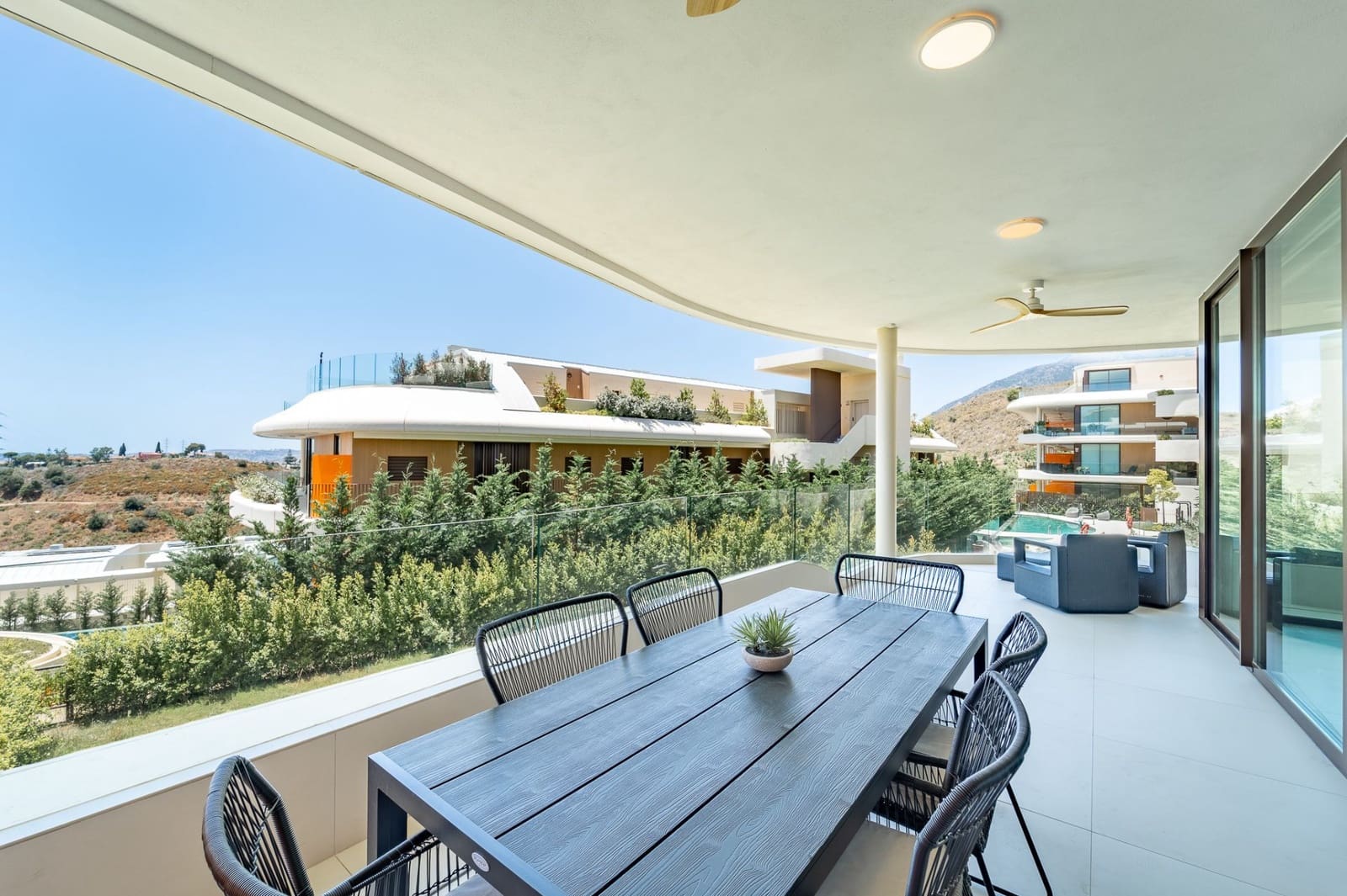 2 soveværelse Lejlighed til salg i Fuengirola med garage - € 599.990 (Ref: 9893695)