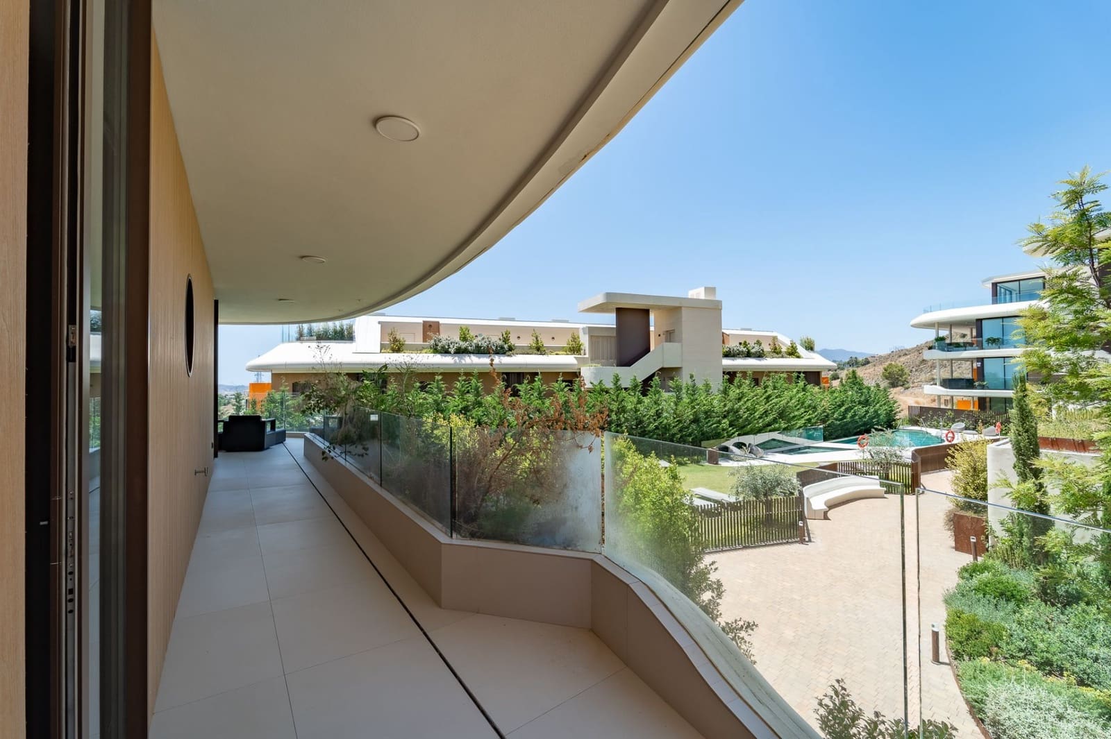 2 soveværelse Lejlighed til salg i Fuengirola med garage - € 599.990 (Ref: 9893695)