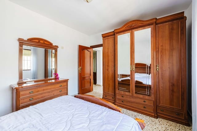 3 Zimmer Doppelhaus zu verkaufen in Málaga Stadt mit Garage - 310.000 € (Ref: 9898696)