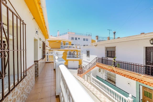 3 Zimmer Doppelhaus zu verkaufen in Málaga Stadt mit Garage - 310.000 € (Ref: 9898696)