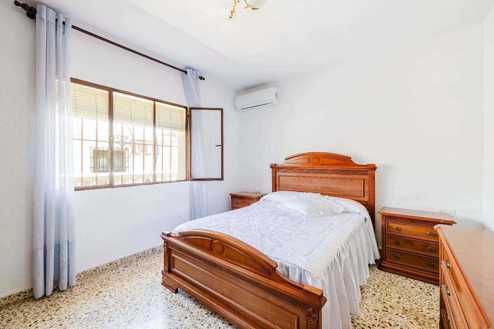 3 sypialnia Dom blizniak na sprzedaż w Miasto Malaga z garażem - 310 000 € (Ref: 9898696)
