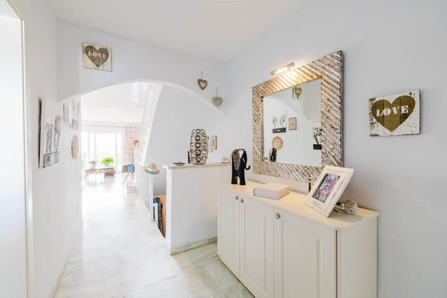 2 quarto Apartamento para venda em Estepona com piscina garagem - 499 000 € (Ref: 9902794)