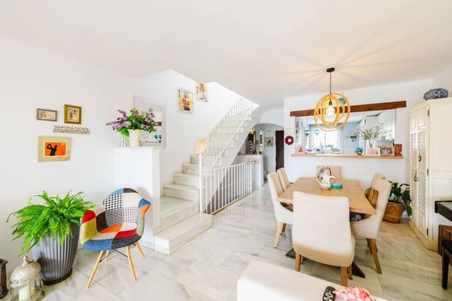 2 quarto Apartamento para venda em Estepona com piscina garagem - 499 000 € (Ref: 9902794)