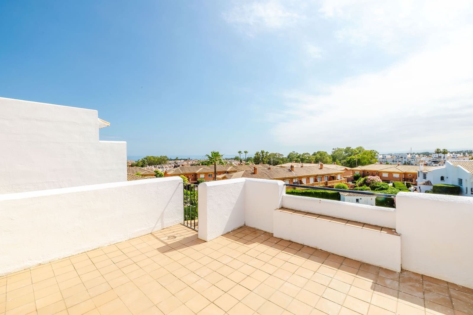2 quarto Apartamento para venda em Estepona com piscina garagem - 499 000 € (Ref: 9902794)