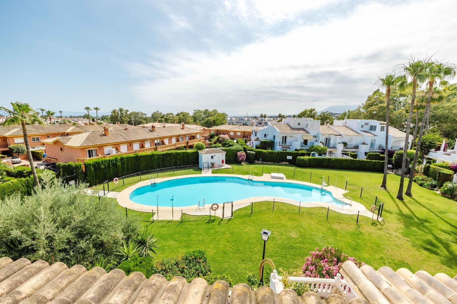 2 quarto Apartamento para venda em Estepona com piscina garagem - 499 000 € (Ref: 9902794)