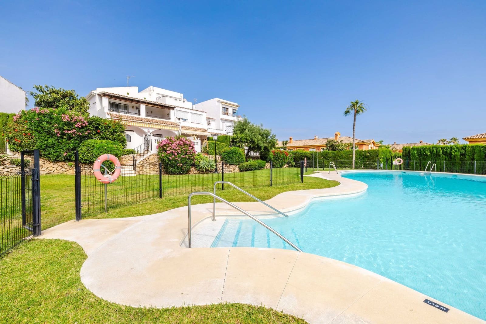 2 quarto Apartamento para venda em Estepona com piscina garagem - 499 000 € (Ref: 9902794)