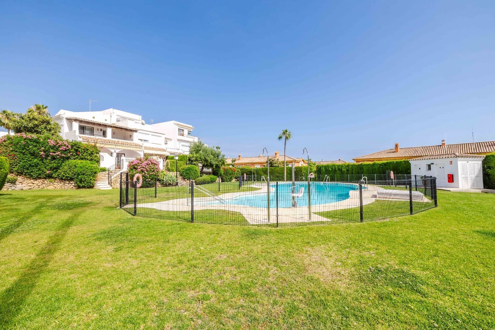 2 quarto Apartamento para venda em Estepona com piscina garagem - 499 000 € (Ref: 9902794)