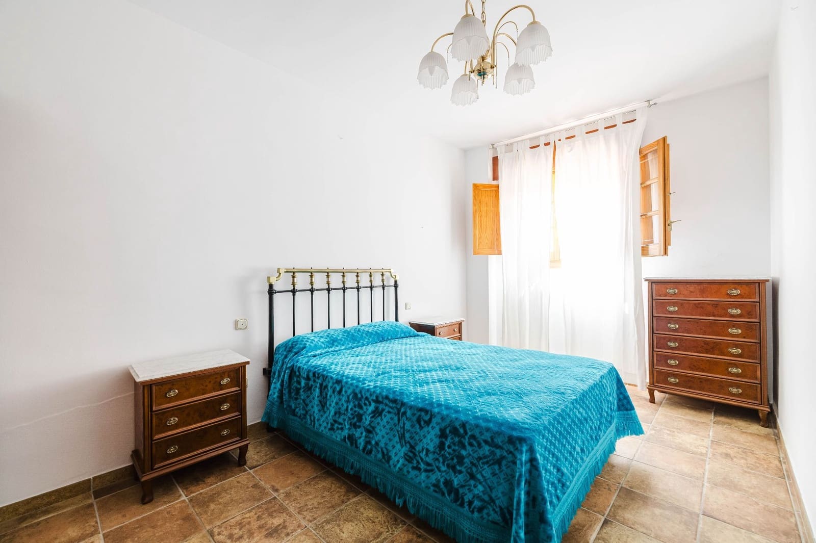 7 bedroom Villa for sale in Colmenar with garage - € 299,000 (Ref: 9902795)