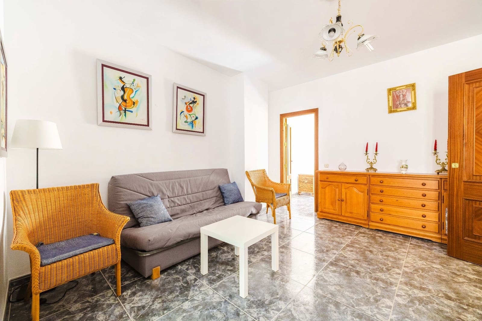7 bedroom Villa for sale in Colmenar with garage - € 299,000 (Ref: 9902795)