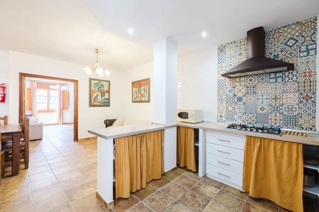 7 chambre Villa/Maison à vendre à Colmenar avec garage - 299 000 € (Ref: 9902795)