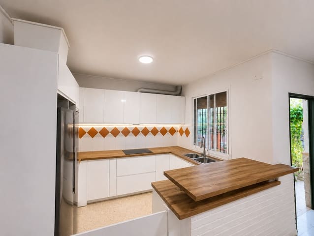 6 soveværelse Finca/Landehus til salg i Casabermeja med swimmingpool garage - € 451.000 (Ref: 9915190)