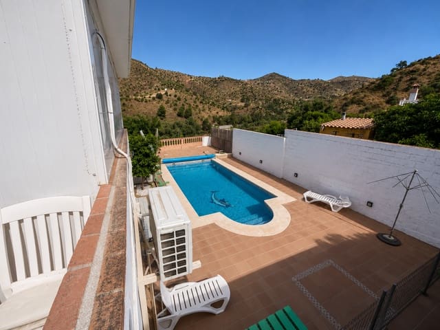 6 soveværelse Finca/Landehus til salg i Casabermeja med swimmingpool garage - € 451.000 (Ref: 9915190)