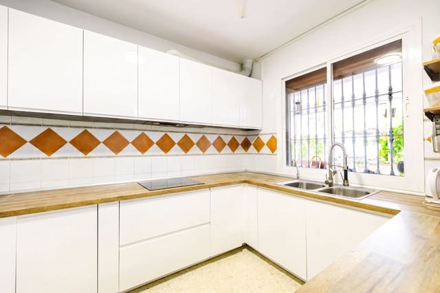 6 soveværelse Finca/Landehus til salg i Casabermeja med swimmingpool garage - € 451.000 (Ref: 9915190)