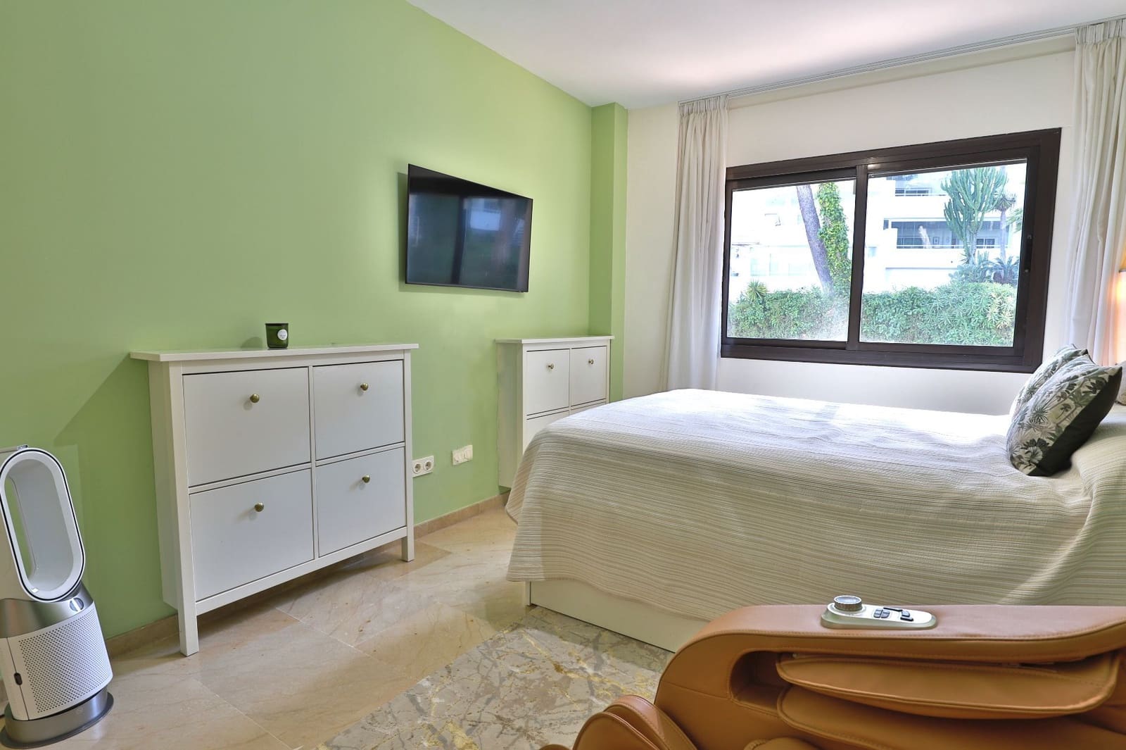 Piso de 2 habitaciones en Marbella en venta con piscina garaje - 445.000 € (Ref: 9919327)