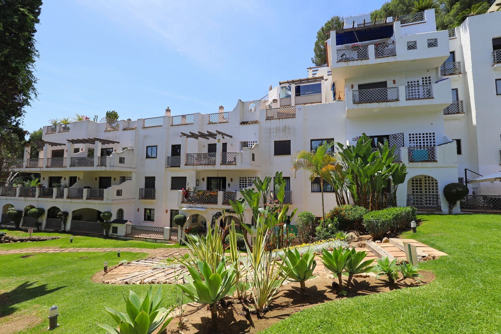 Piso de 2 habitaciones en Marbella en venta con piscina garaje - 445.000 € (Ref: 9919327)