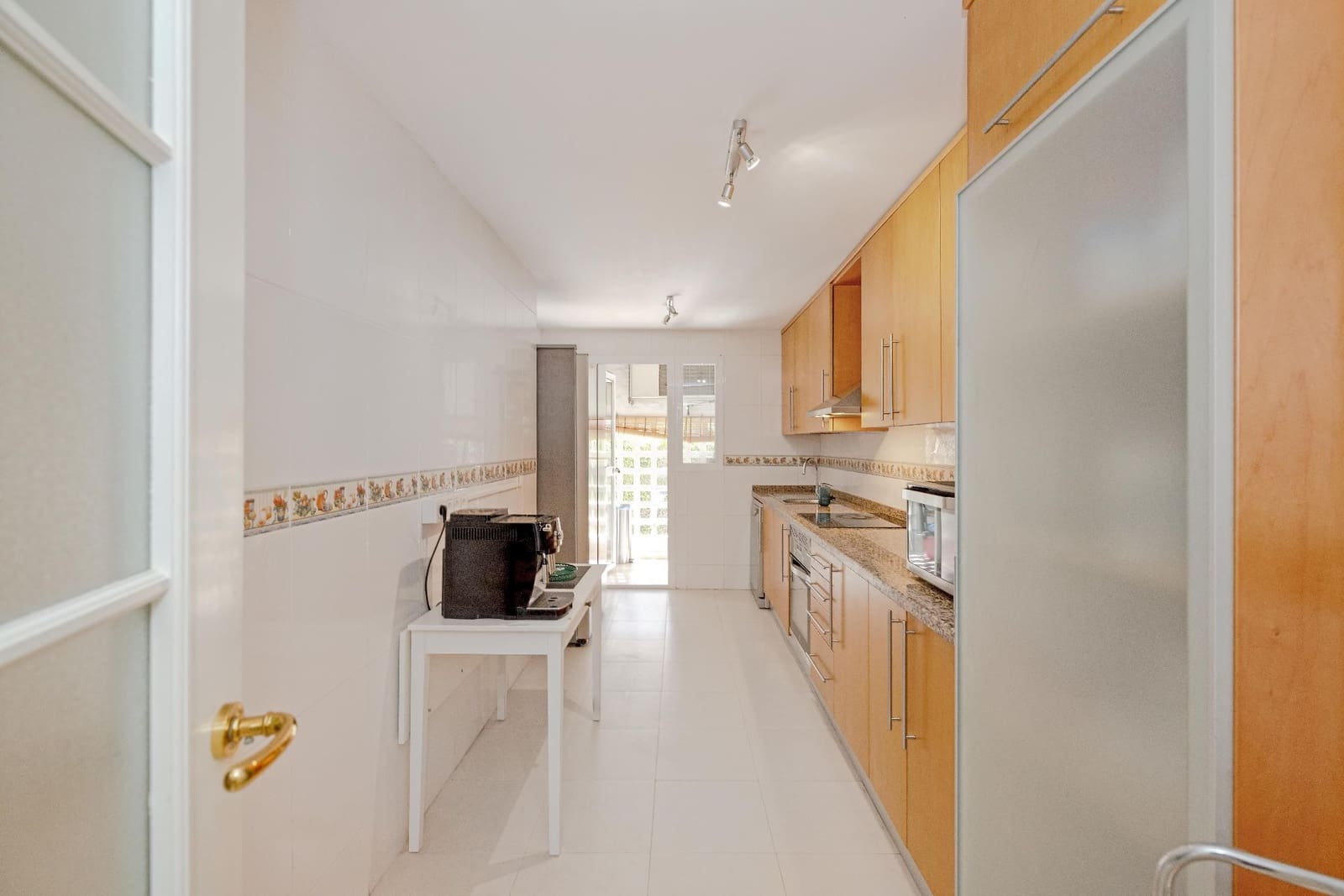 Piso de 2 habitaciones en Marbella en venta con piscina garaje - 445.000 € (Ref: 9919327)