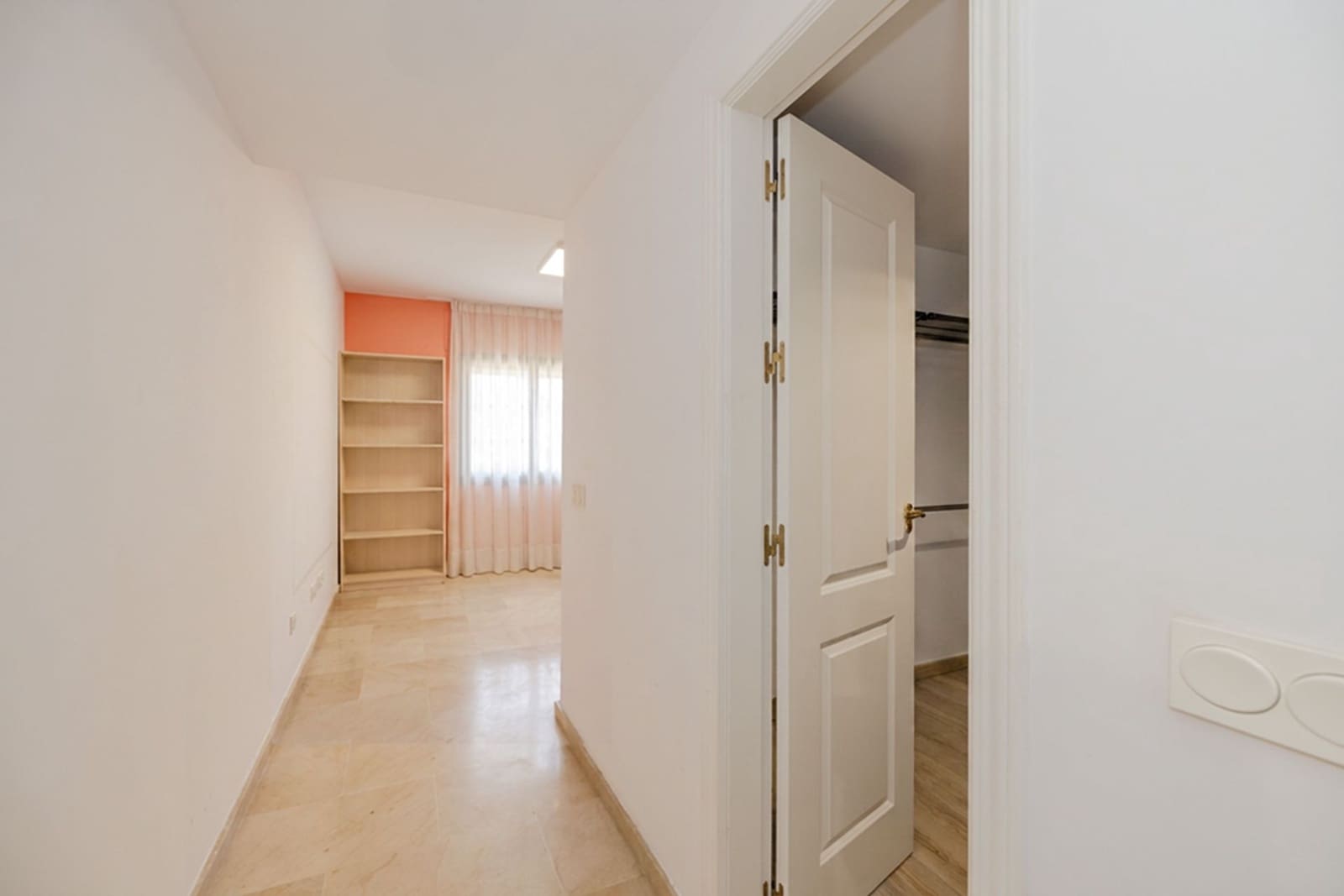 Piso de 2 habitaciones en Marbella en venta con piscina garaje - 445.000 € (Ref: 9919327)