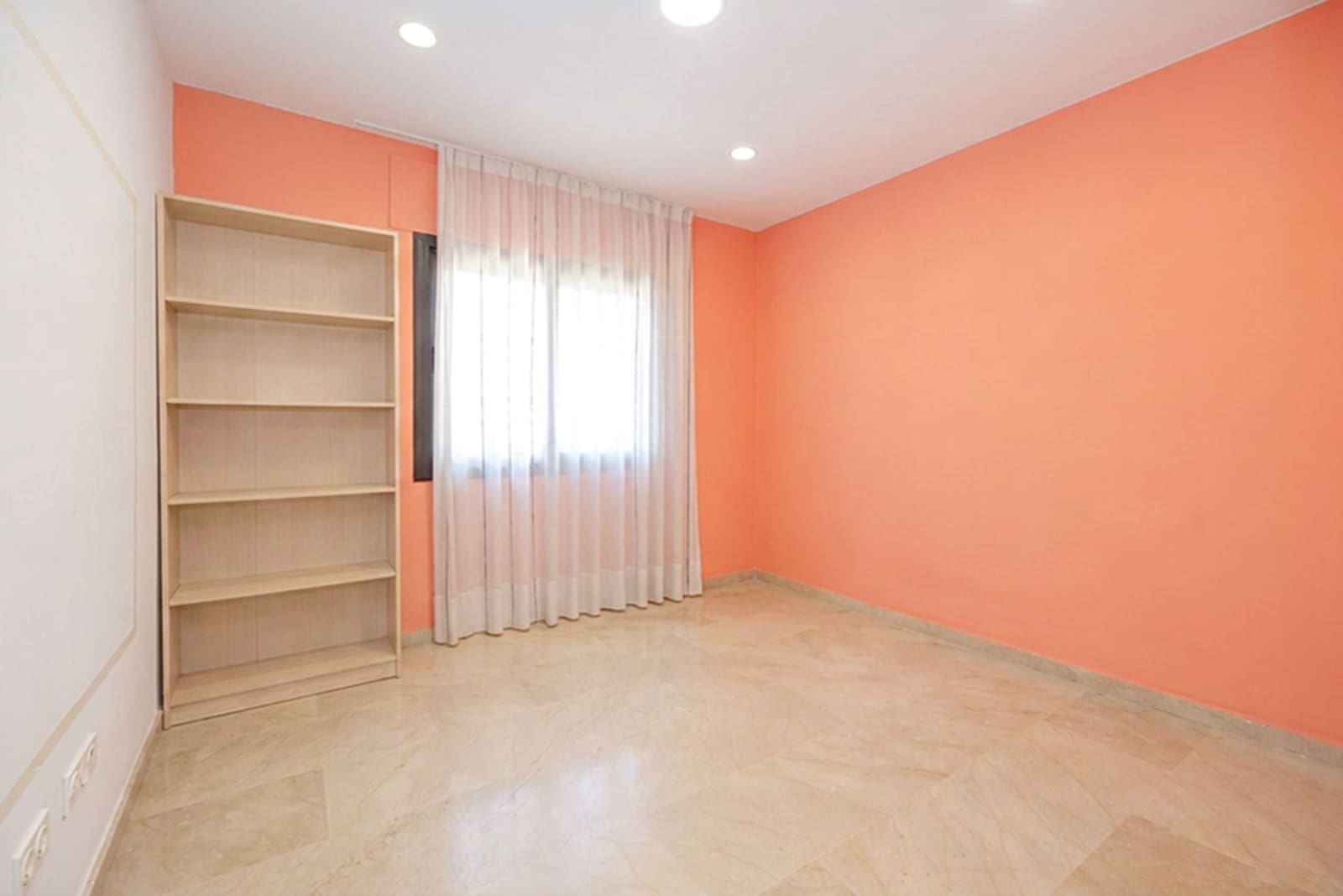 Piso de 2 habitaciones en Marbella en venta con piscina garaje - 445.000 € (Ref: 9919327)