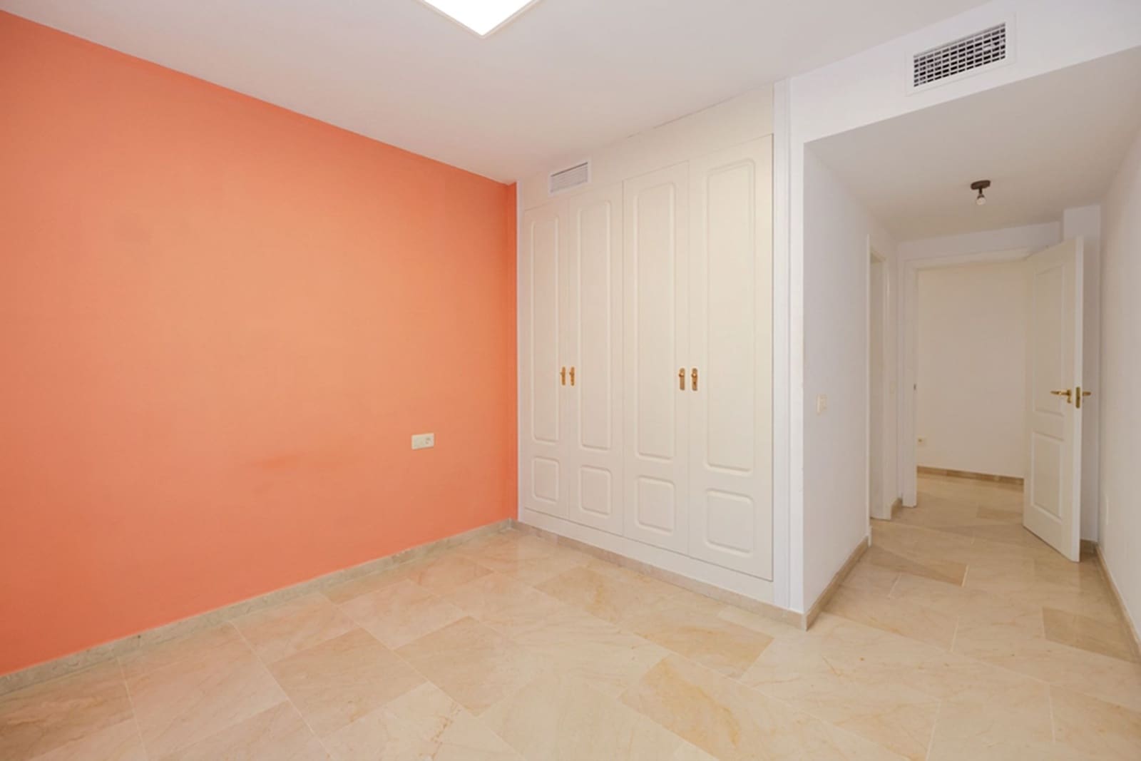 Piso de 2 habitaciones en Marbella en venta con piscina garaje - 445.000 € (Ref: 9919327)