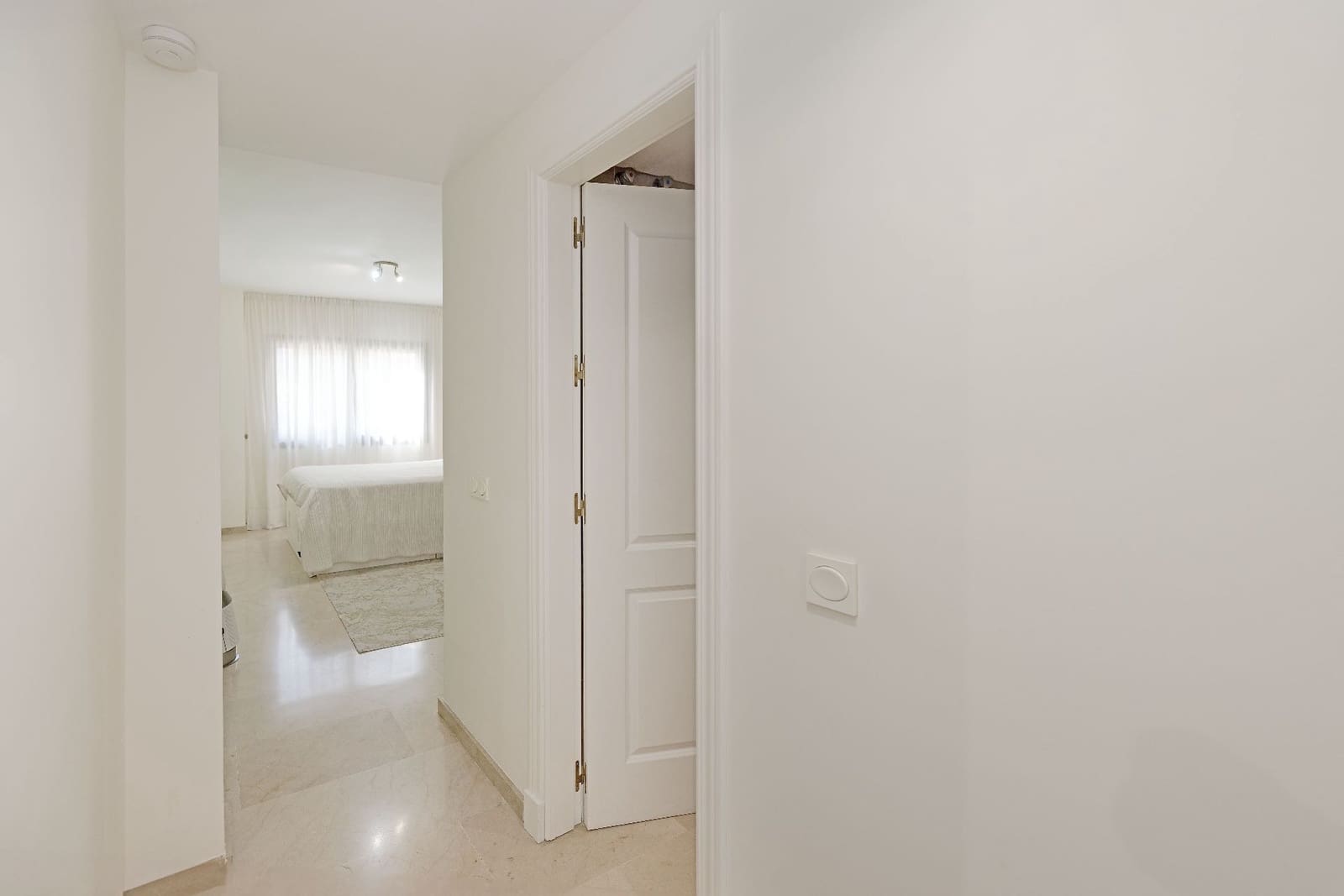Piso de 2 habitaciones en Marbella en venta con piscina garaje - 445.000 € (Ref: 9919327)