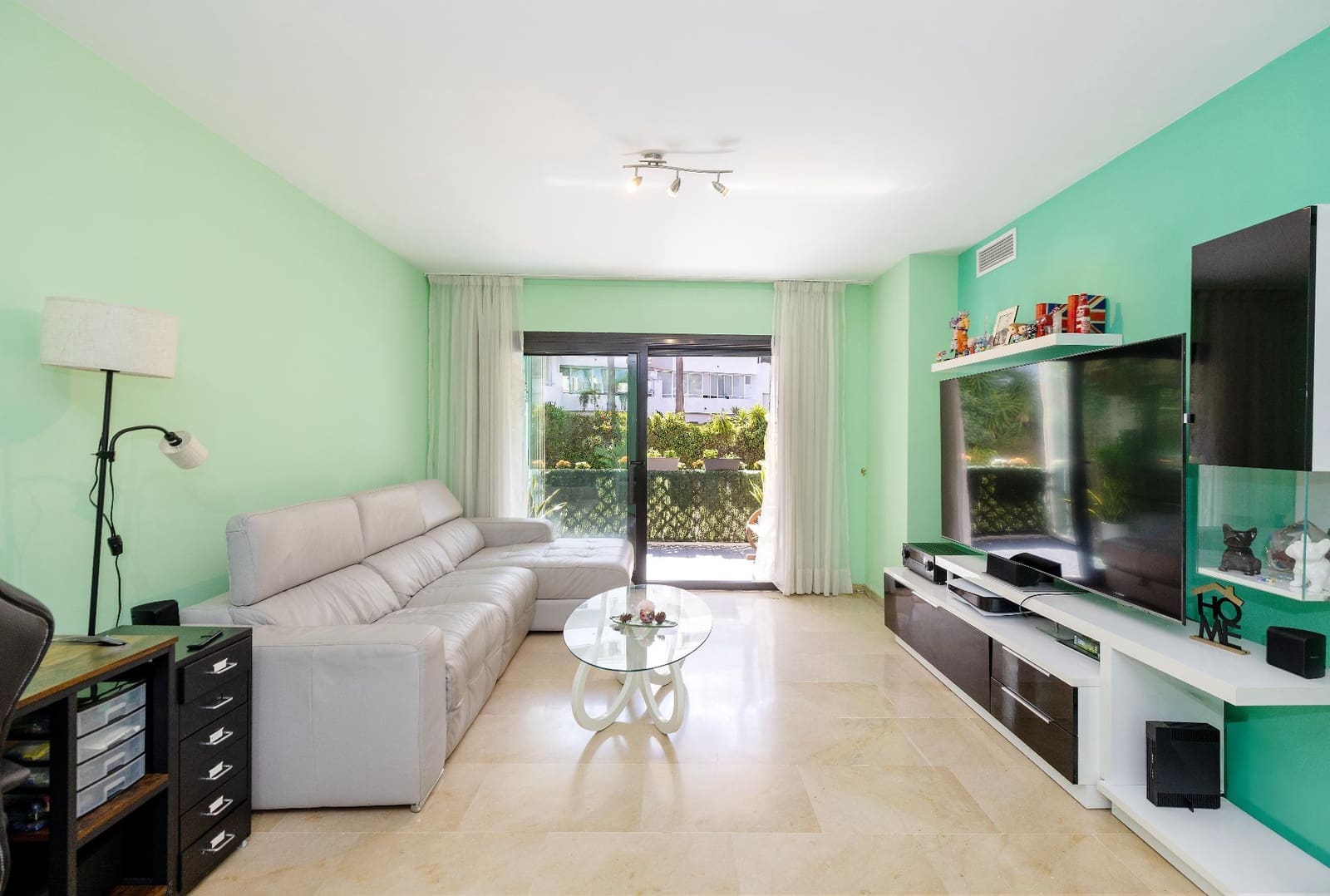 Piso de 2 habitaciones en Marbella en venta con piscina garaje - 445.000 € (Ref: 9919327)