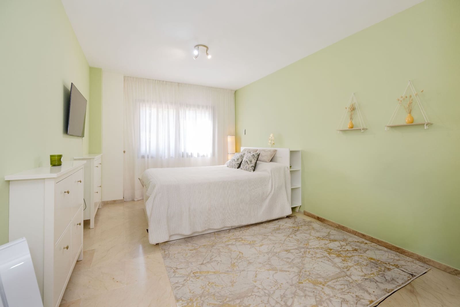 Piso de 2 habitaciones en Marbella en venta con piscina garaje - 445.000 € (Ref: 9919327)