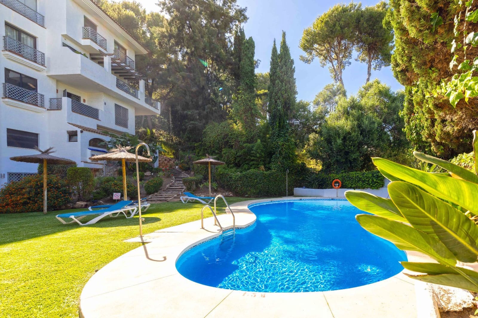 Piso de 2 habitaciones en Marbella en venta con piscina garaje - 445.000 € (Ref: 9919327)