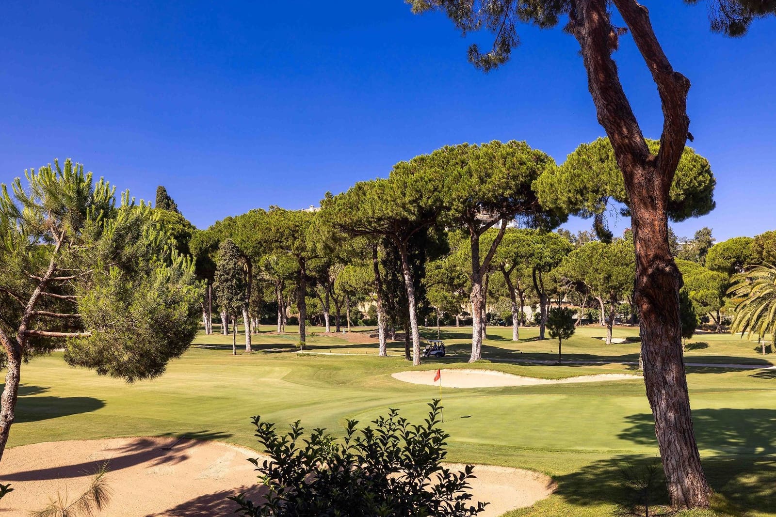 Piso de 2 habitaciones en Marbella en venta con piscina garaje - 445.000 € (Ref: 9919327)