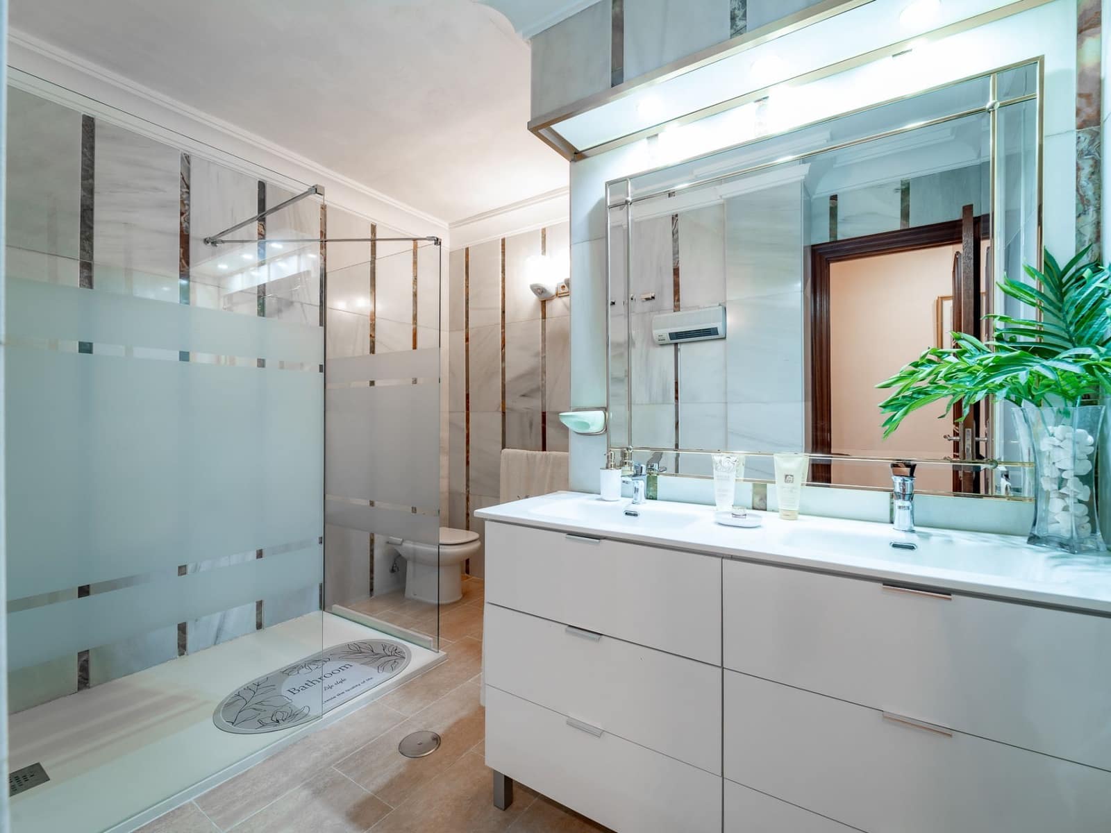 3 bedroom Flat for sale in Estepona - € 410,000 (Ref: 9921664)