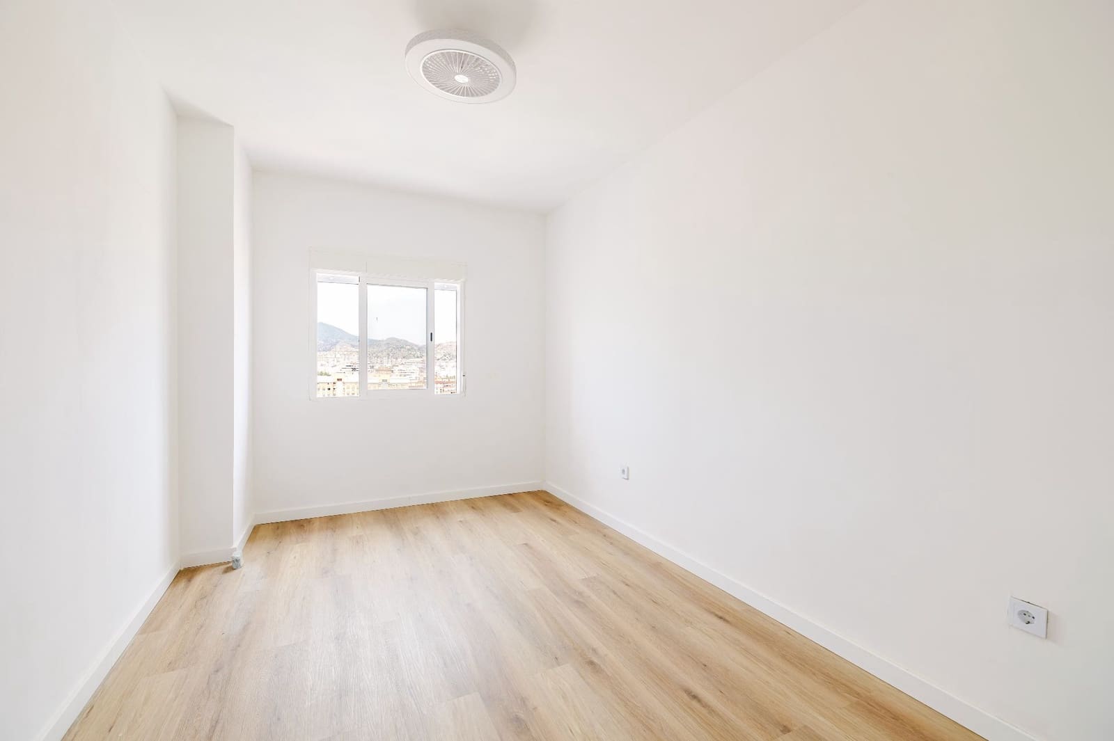 3 slaapkamer Flat te koop in Malaga stad - € 389.000 (Ref: 9921665)