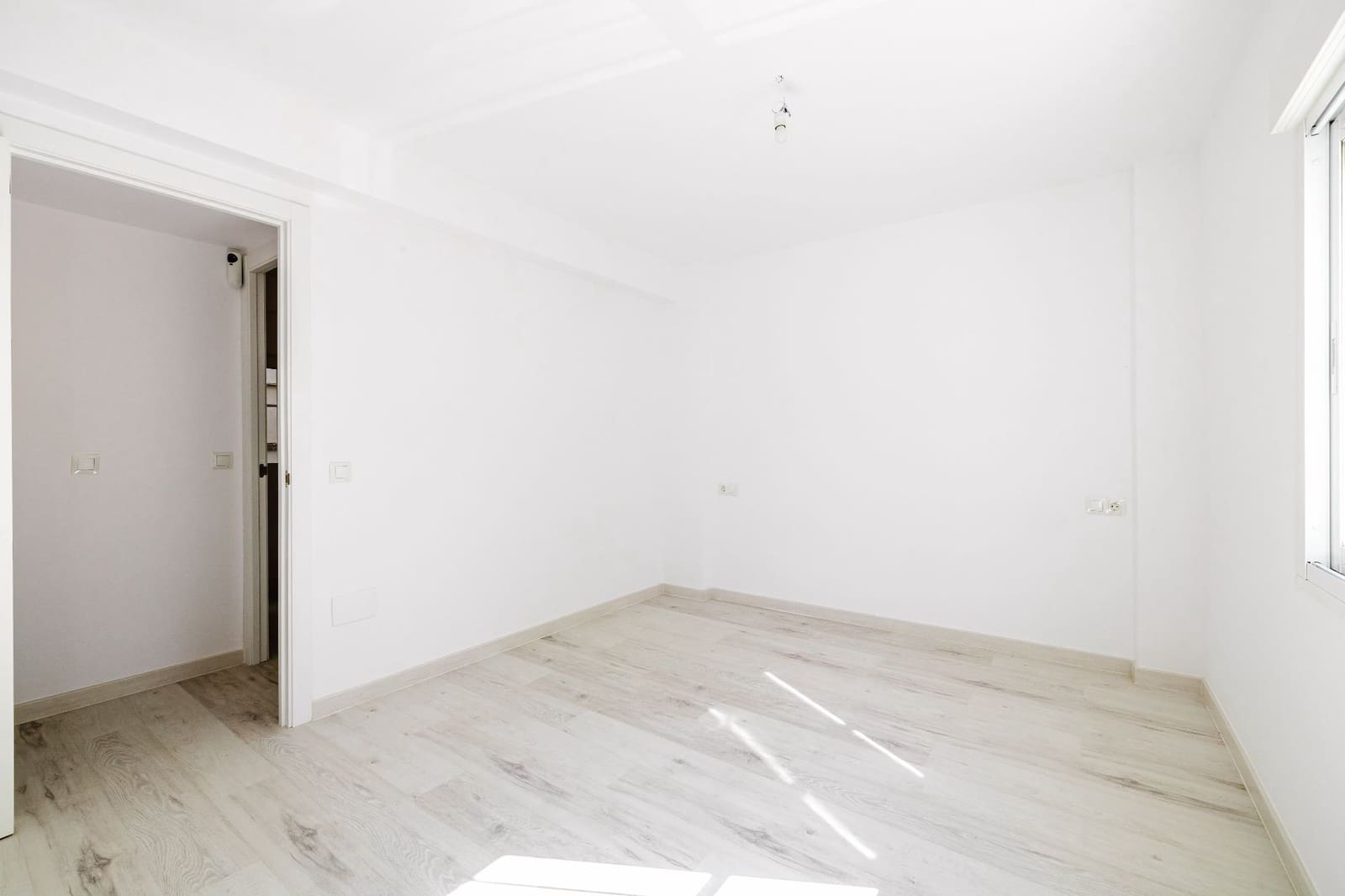 2 soveværelse Lejlighed til salg i Malaga by - € 339.000 (Ref: 9921668)