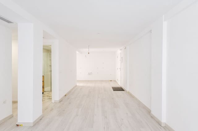 2 soveværelse Lejlighed til salg i Málaga by - € 339.000 (Ref: 9921669)