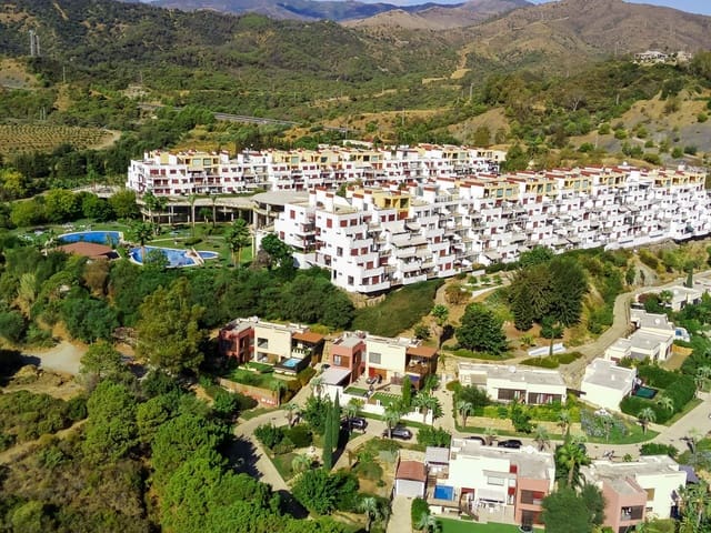 4 Zimmer Villa zu verkaufen in Benahavís mit Pool Garage - 699.000 € (Ref: 9923194)