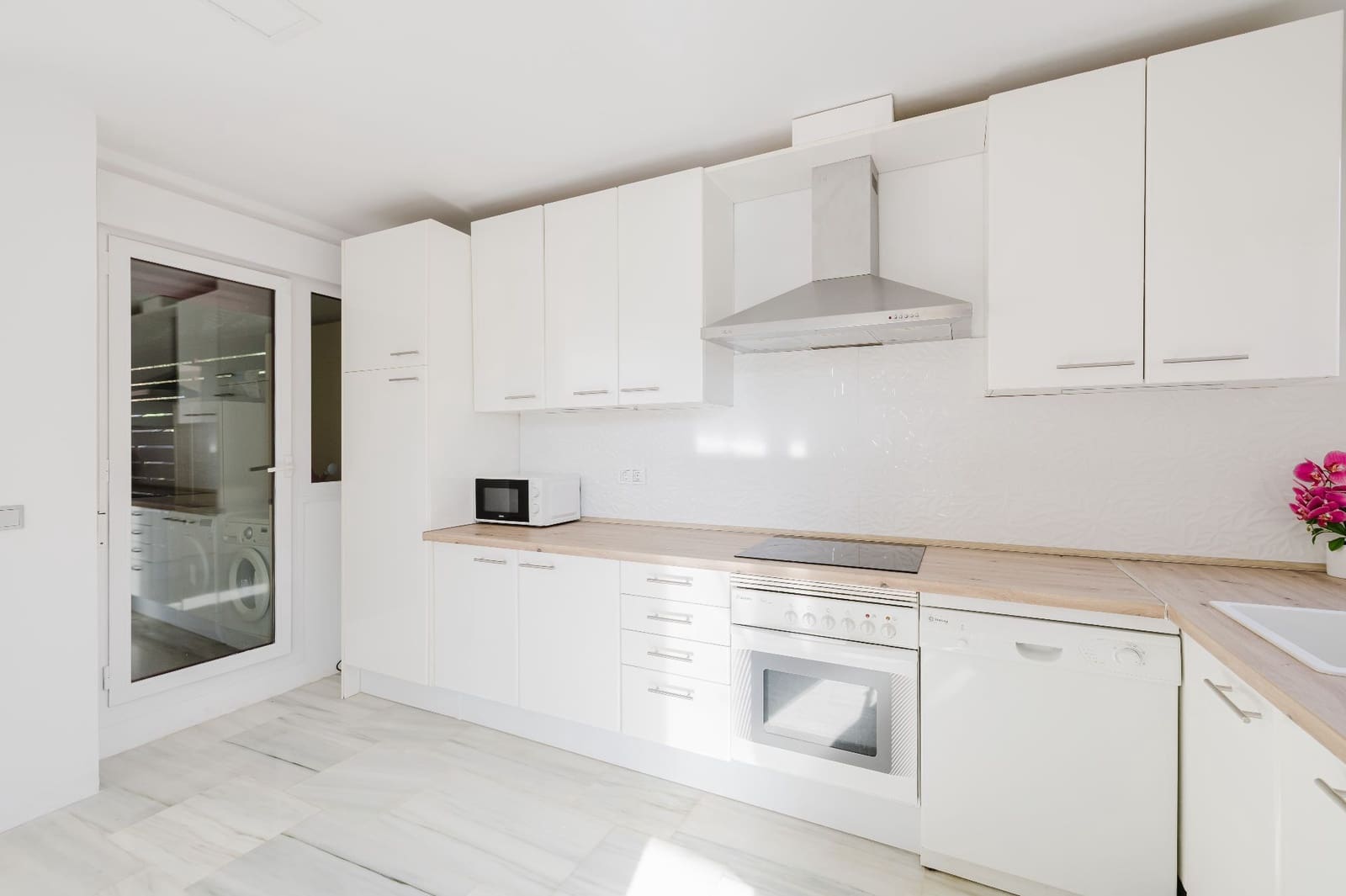 4 Zimmer Villa zu verkaufen in Benahavis mit Pool Garage - 699.000 € (Ref: 9923194)