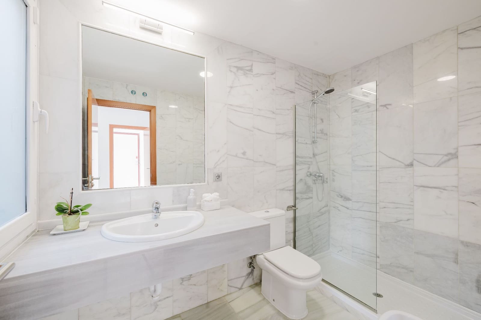 4 Zimmer Villa zu verkaufen in Benahavis mit Pool Garage - 699.000 € (Ref: 9923194)