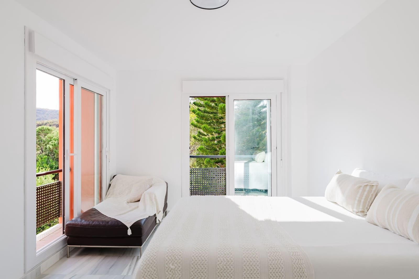 4 Zimmer Villa zu verkaufen in Benahavis mit Pool Garage - 699.000 € (Ref: 9923194)