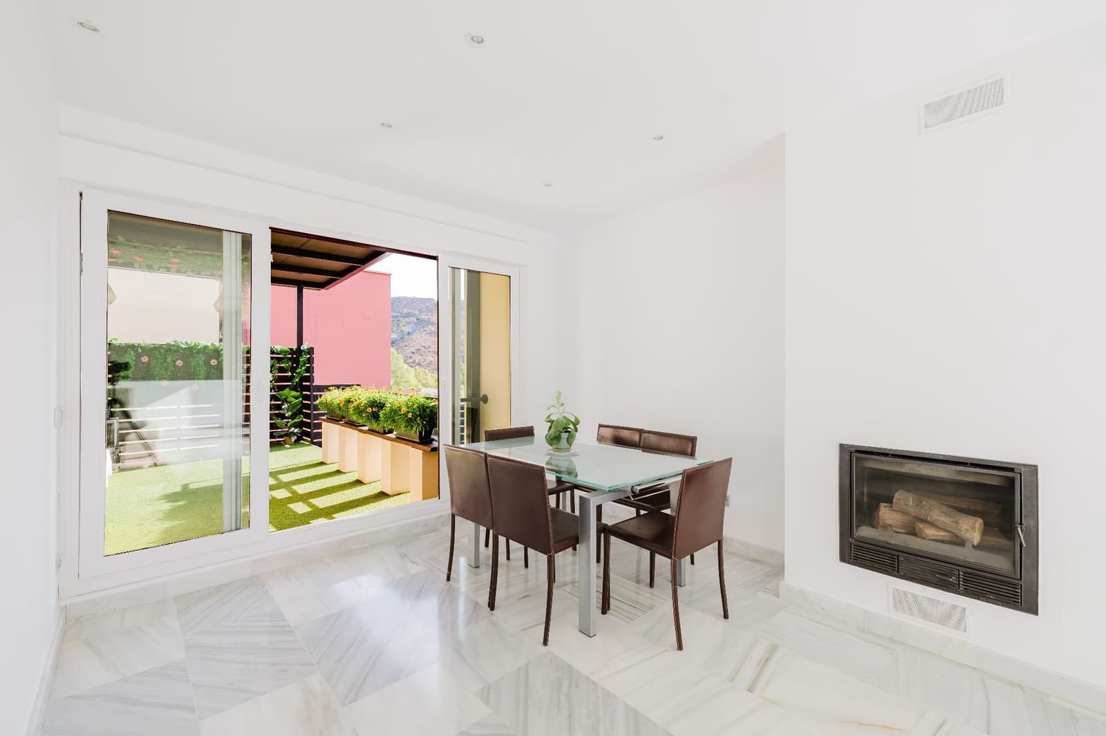 4 Zimmer Villa zu verkaufen in Benahavis mit Pool Garage - 699.000 € (Ref: 9923194)