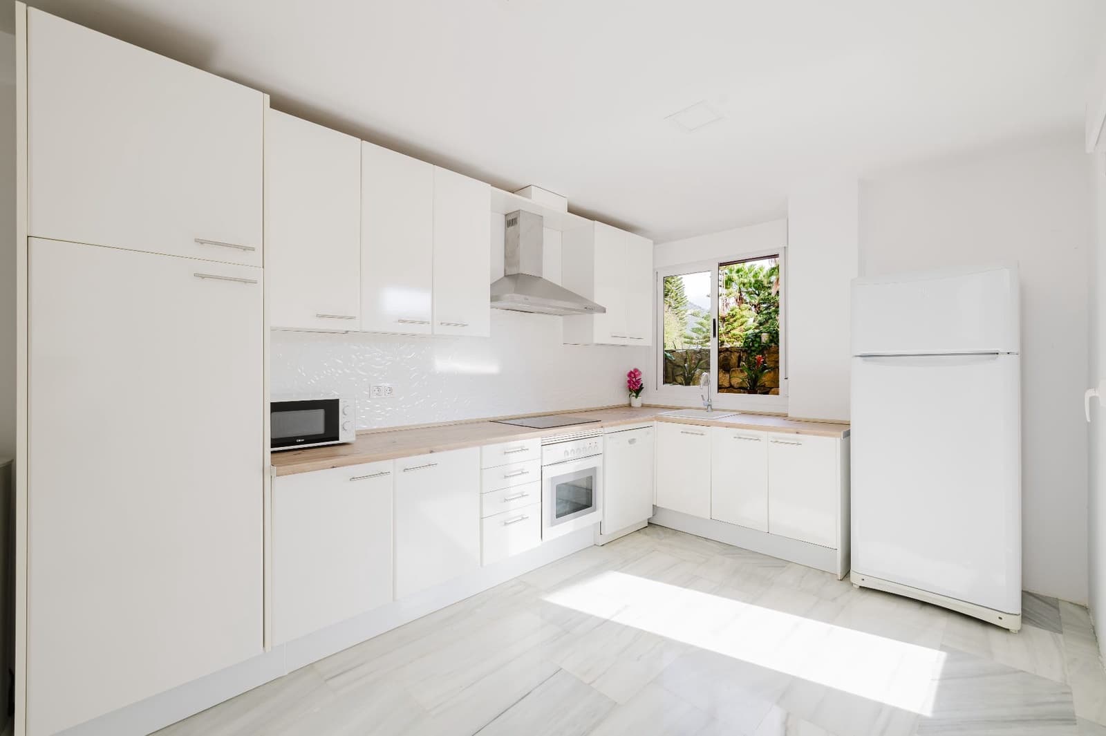 4 Zimmer Villa zu verkaufen in Benahavis mit Pool Garage - 699.000 € (Ref: 9923194)
