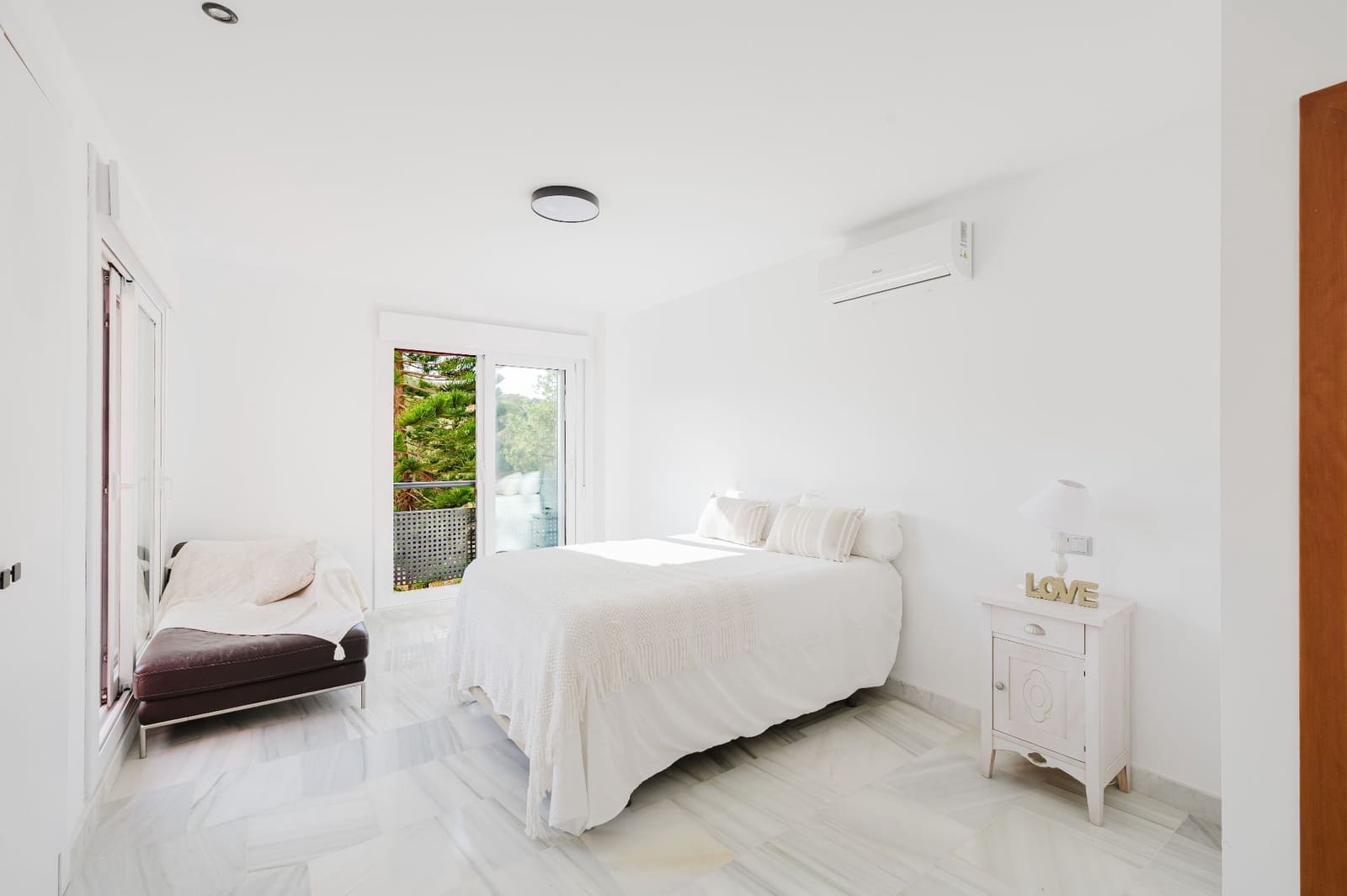 4 Zimmer Villa zu verkaufen in Benahavis mit Pool Garage - 699.000 € (Ref: 9923194)