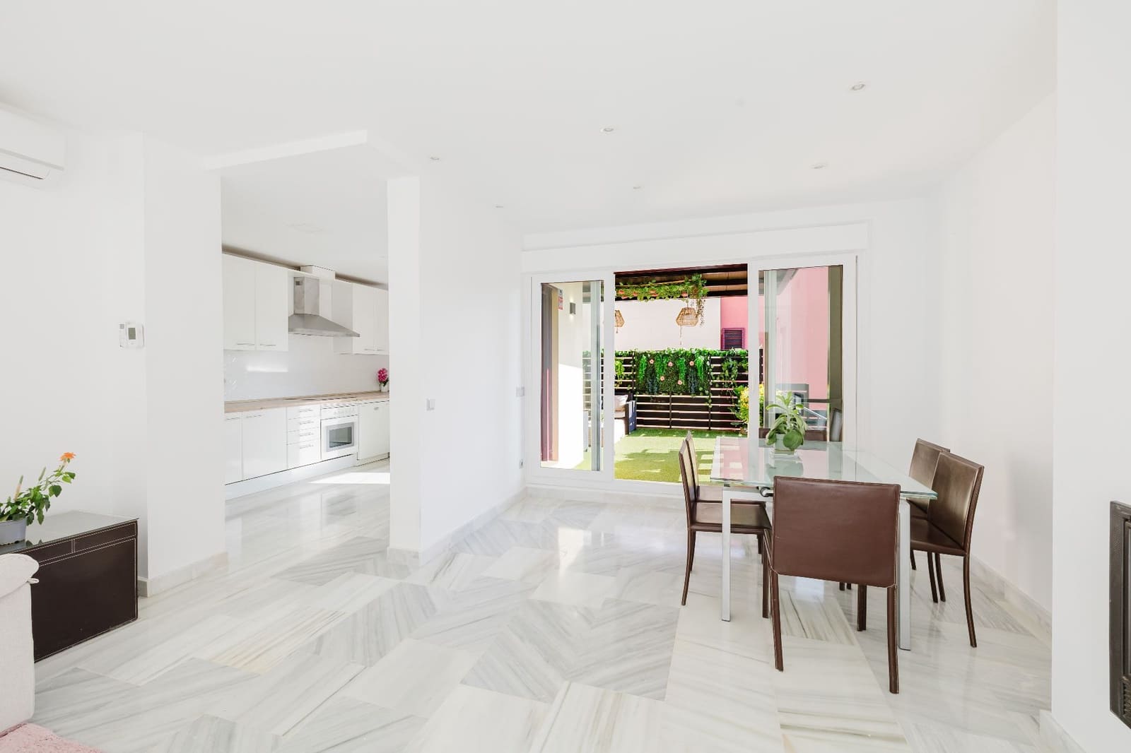 4 Zimmer Villa zu verkaufen in Benahavis mit Pool Garage - 699.000 € (Ref: 9923194)