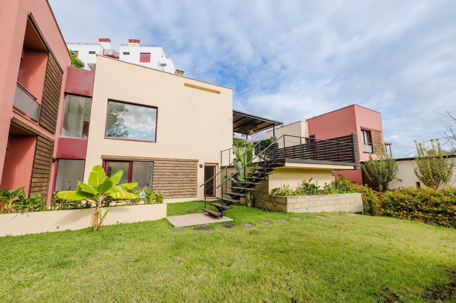 4 Zimmer Villa zu verkaufen in Benahavis mit Pool Garage - 699.000 € (Ref: 9923194)